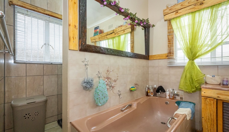 5 Bedroom Property for Sale in Jordania Free State